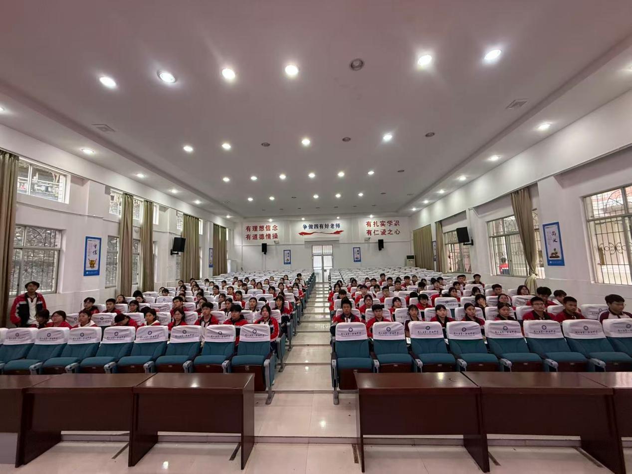 党建引领聚青春 初心筑梦向未来——龙山县第一职业中学举行2026年秋季入团积极分子培训