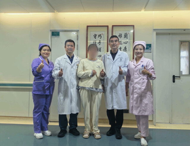 湘雅三医院心胸外科团队巧摘患者胸腔“巨瘤”