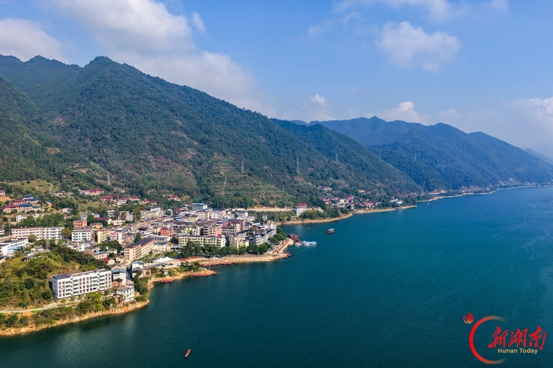东江湖畔绘新景