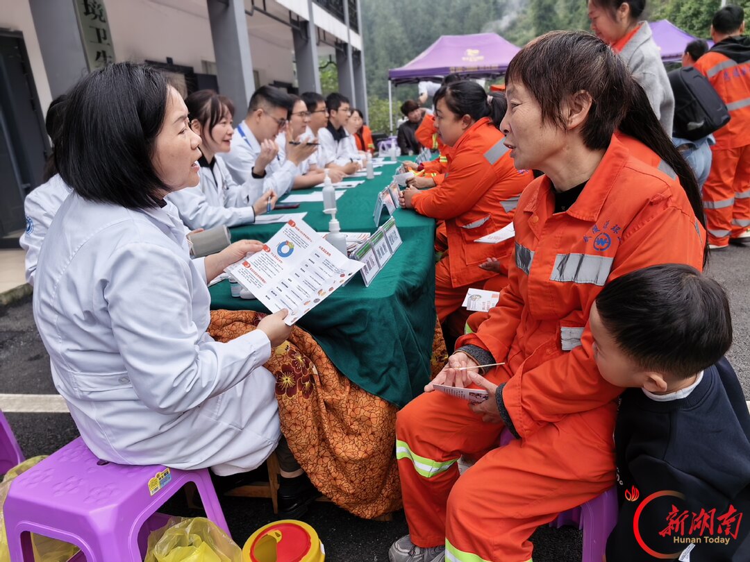 武陵源区人民医院：关爱环卫工 义诊送上门