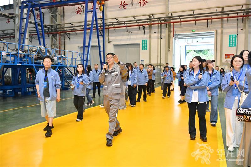 成本从2500万降至750万！记者团探秘重庆单轨国产化背后工匠力量