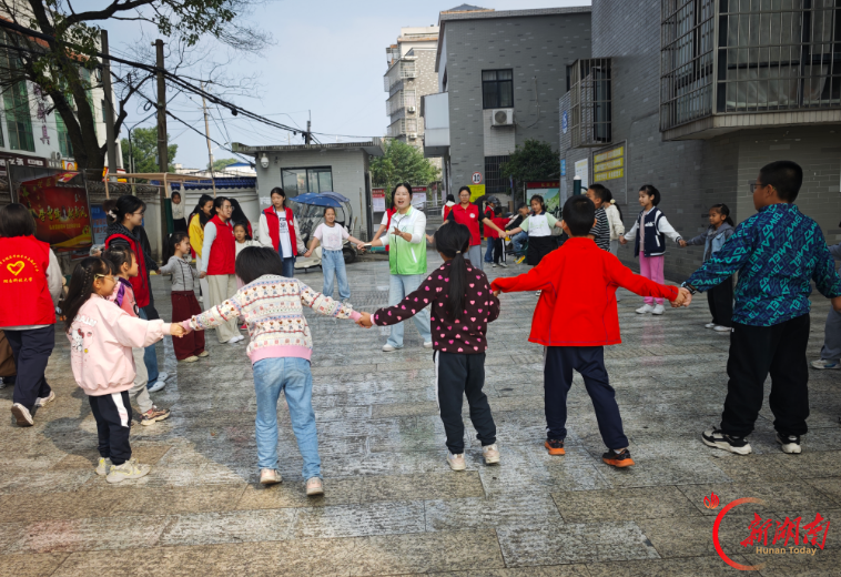 湘潭市和平街道社工站科大社区周末公益课堂暖心开课