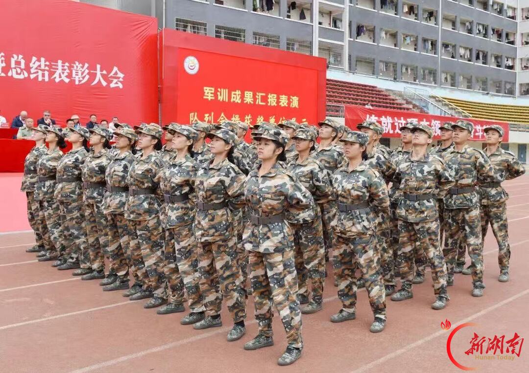 青春正步走丨迷彩不负韶华,军训淬炼青春底色