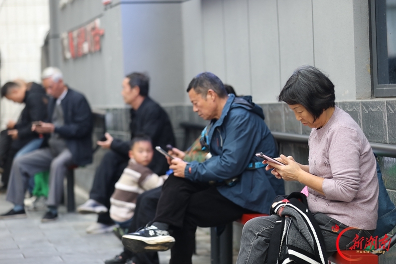 小长椅 大关怀
