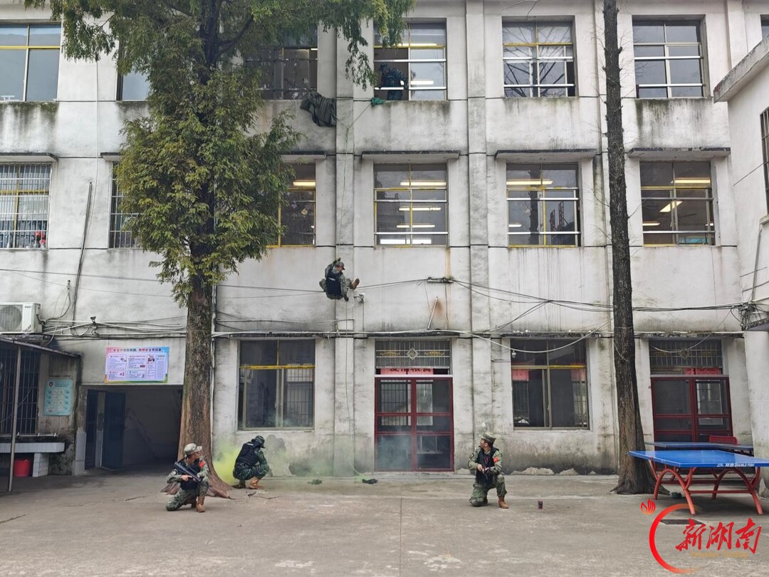 湘乡白田示范学校举行应急安全演练