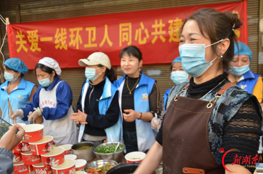 嗦一碗暖心米粉!“湖南好人” 刘智玲致敬城市美容师