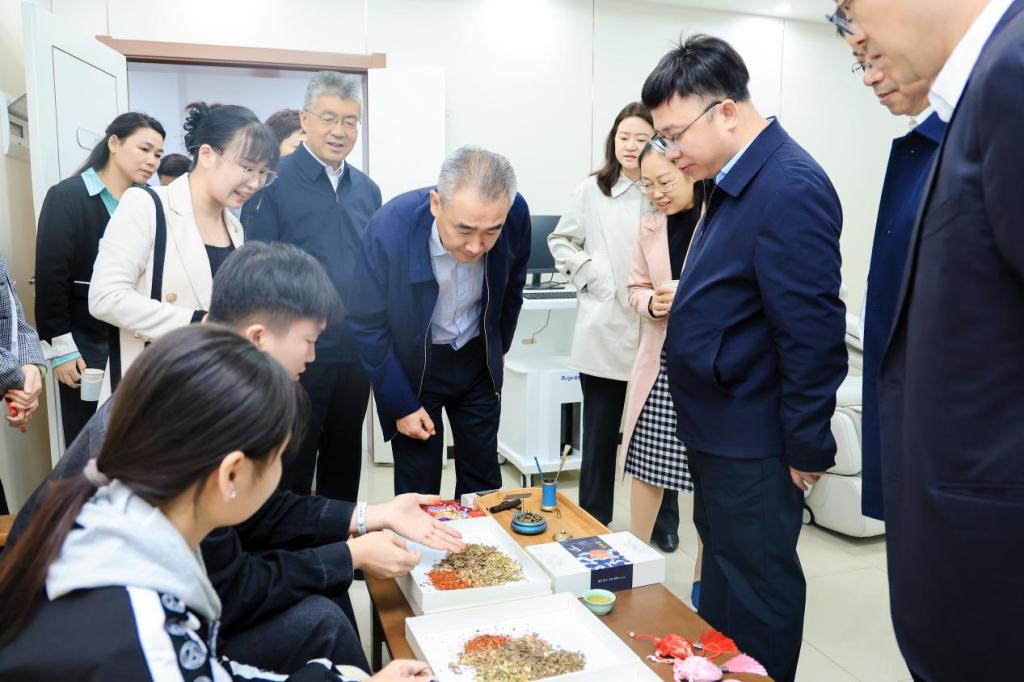 国家卫生健康委人口家庭司调研湖南中医药大学青春健康工作