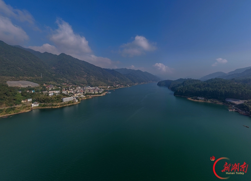 东江湖畔绘新景
