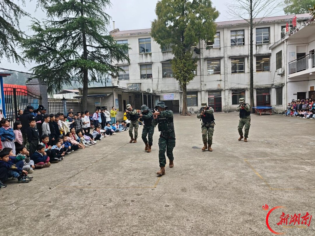湘乡白田示范学校举行应急安全演练