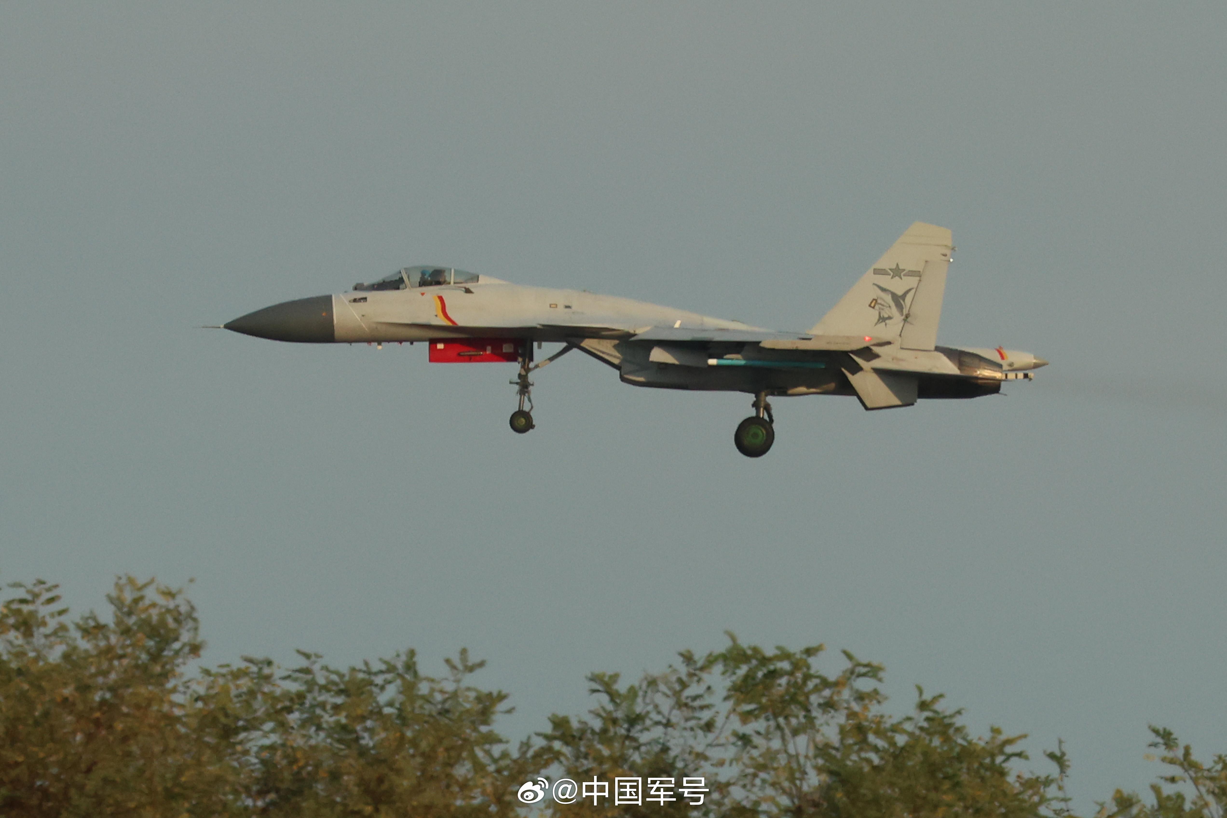 高清大图！歼-15红蓝对抗训练最新画面