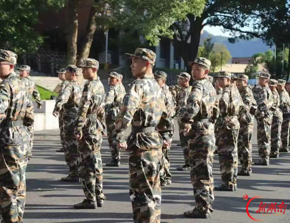 青春正步走丨砺军训之志，绽青春芳华