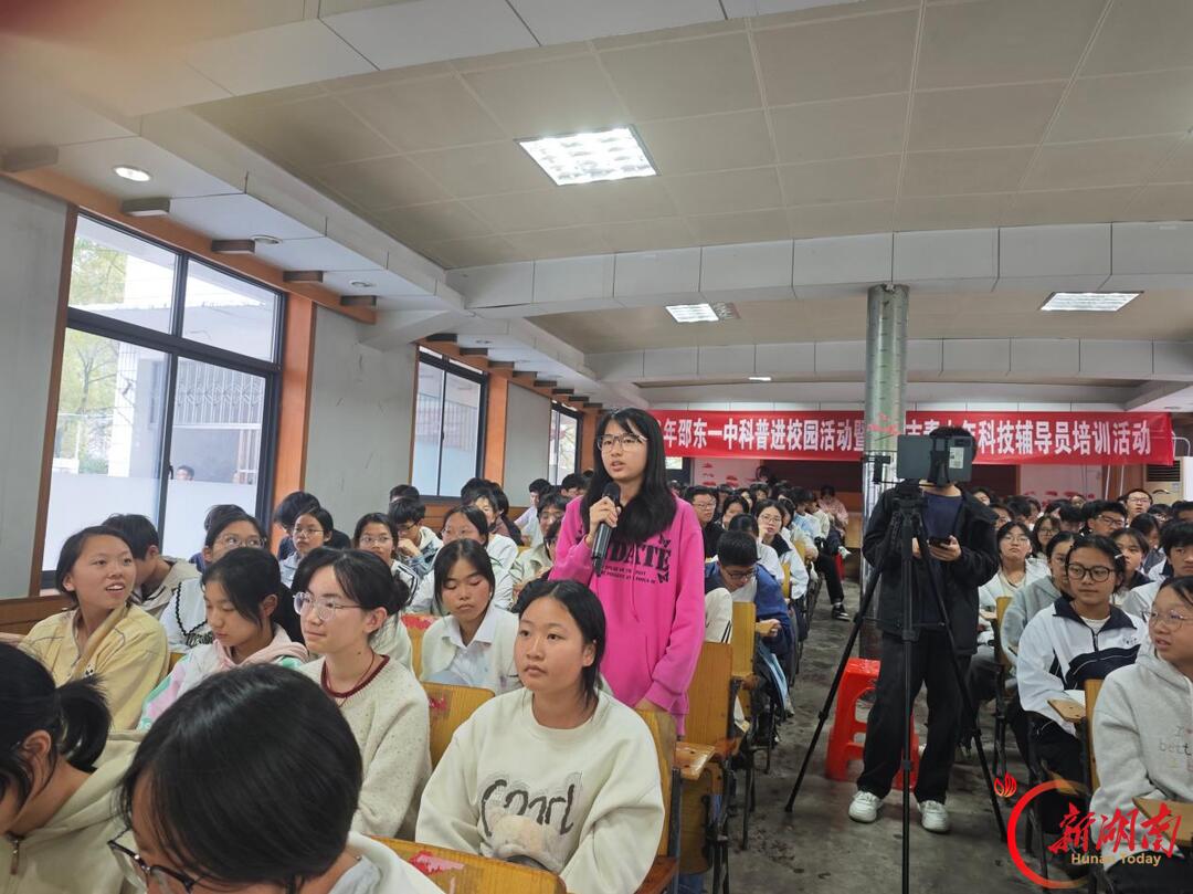 逐梦浩瀚宇宙 厚植报国情怀——邵东一中开展航天科普进校园专题讲座