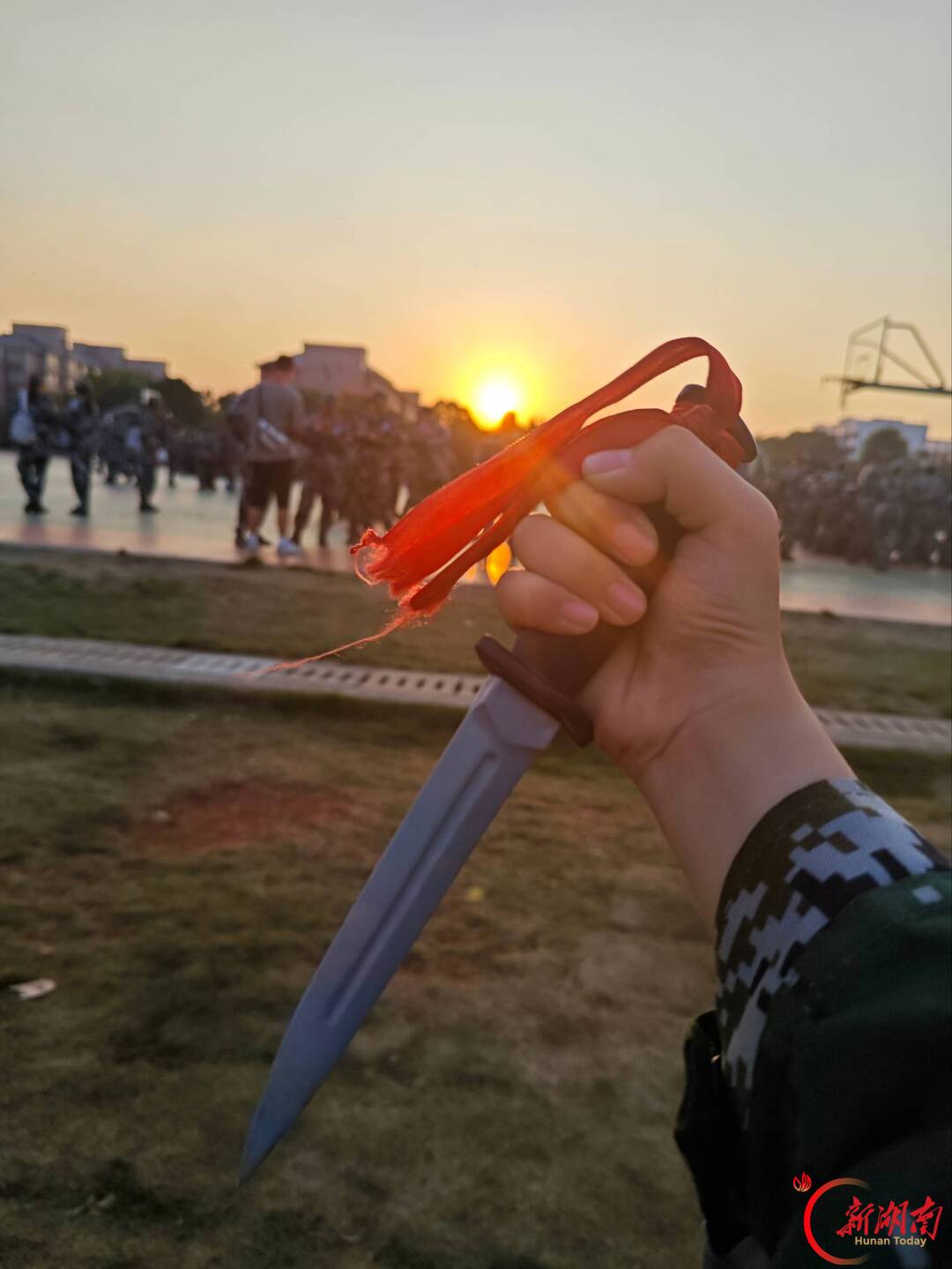 青春正步走｜匕首操方阵里的青春接力