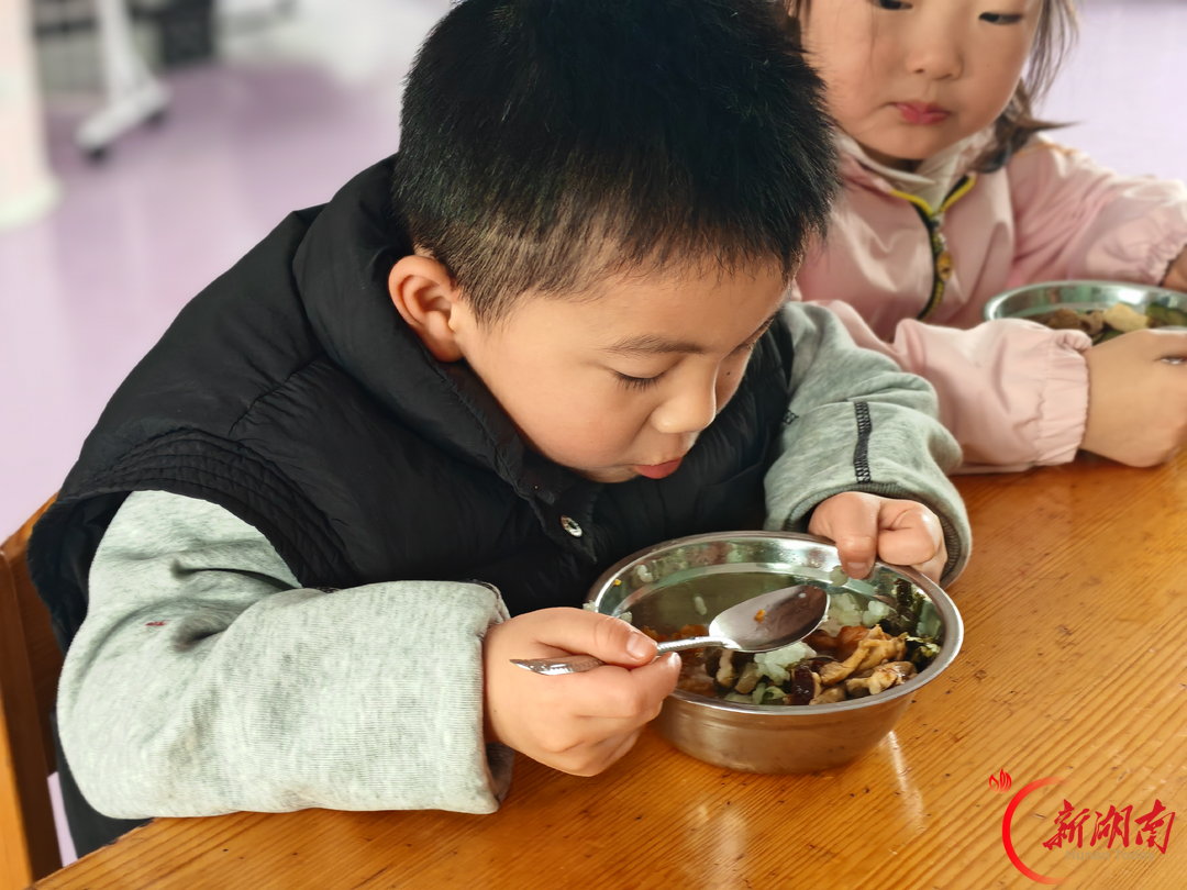 从山野到餐桌:张家界国家森林公园中心幼儿园把自然课“炒”出香味