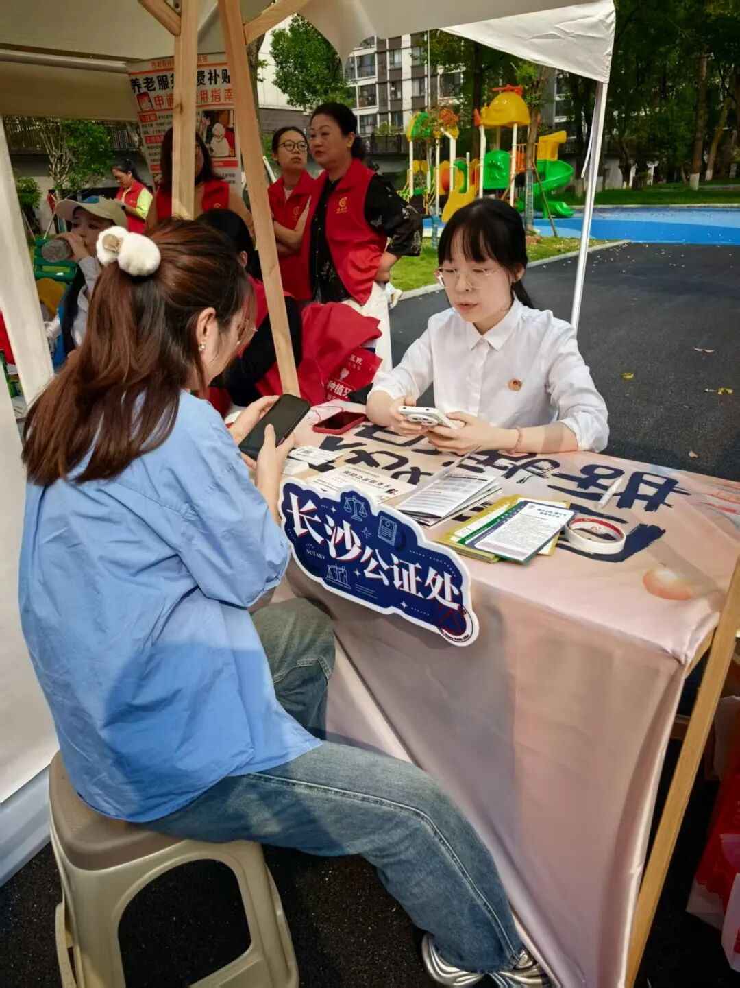长沙公证处把权益保障送到老人身边