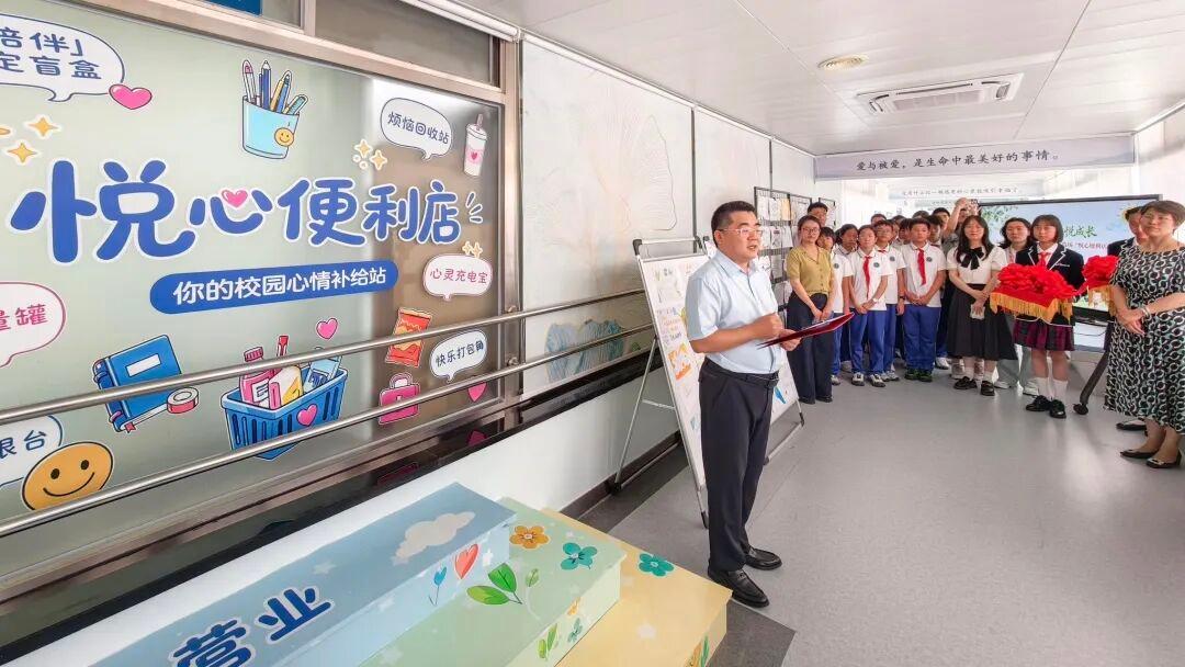 北京一小学里，有5棵“抱抱树”！不开心就来抱一抱