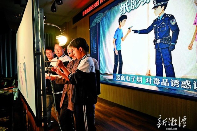 湘潭禁毒“非遗皮影戏走基层”系列活动走进湘机中学