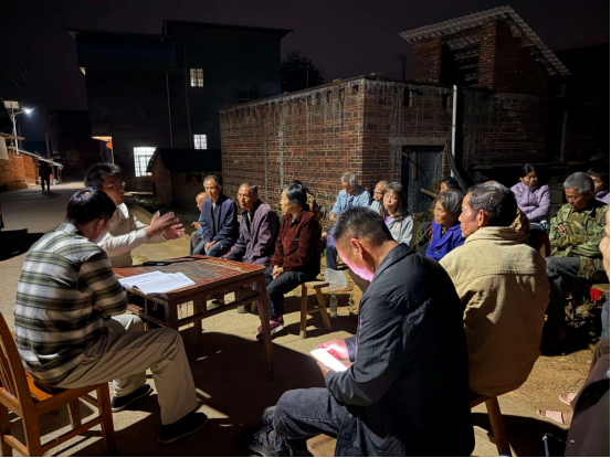 道县祥霖铺镇:屋场会上话治理 夜话连心办实事