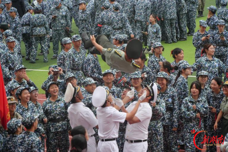 青春正步走丨快门里的十四天:记录属于2026级的青春加冕礼