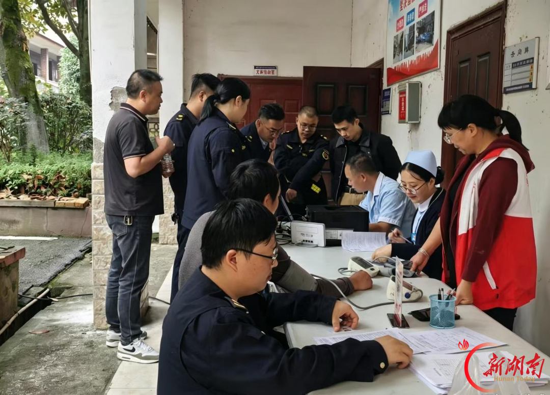 无偿献血践初心 履职奉献显担当——邵东市城管执法局组织开展年度无偿献血活动