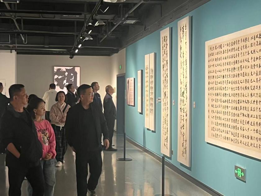 特稿|指云相赠,墨上花开!三对父女书法联展里的家风叙事