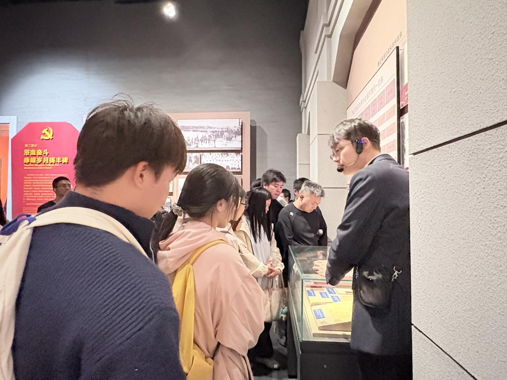 长沙民政职院艺术学院团总支开展十月主题团日活动