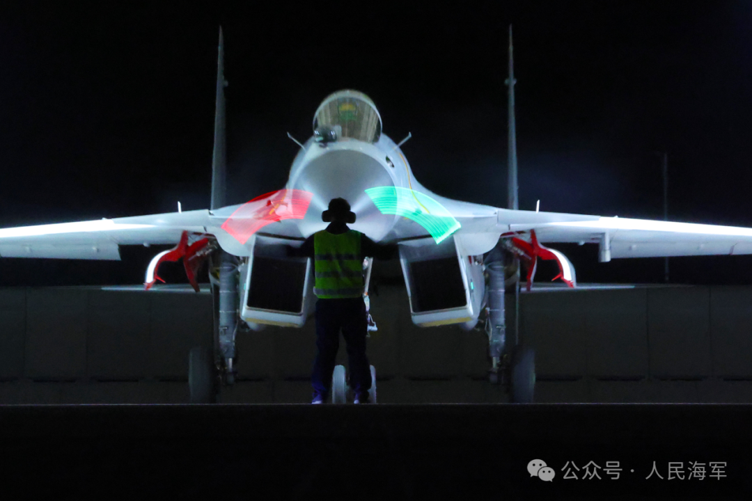 砺剑海天!直击海军跨昼夜飞行训练现场