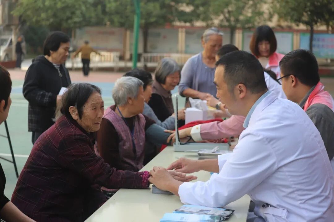 邵阳市脑科医院开展义诊进社区活动