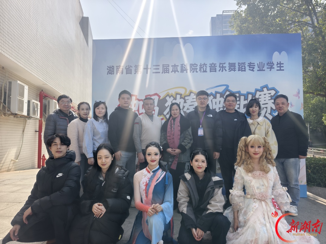 琴声为媒，他把耐心留给每一个走得慢的学生