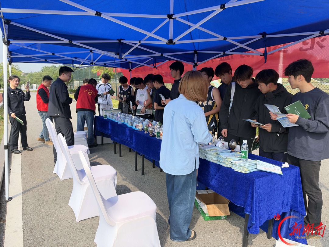 华容县借力全县中小学生运动会开展禁毒暨反兴奋剂融合宣传