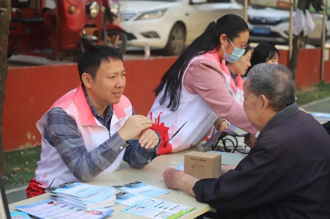 邵阳市脑科医院开展义诊进社区活动