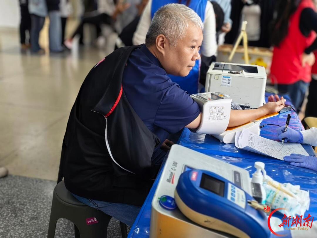 “走，献血去！”这所高职院校668名师生挽袖热血接力