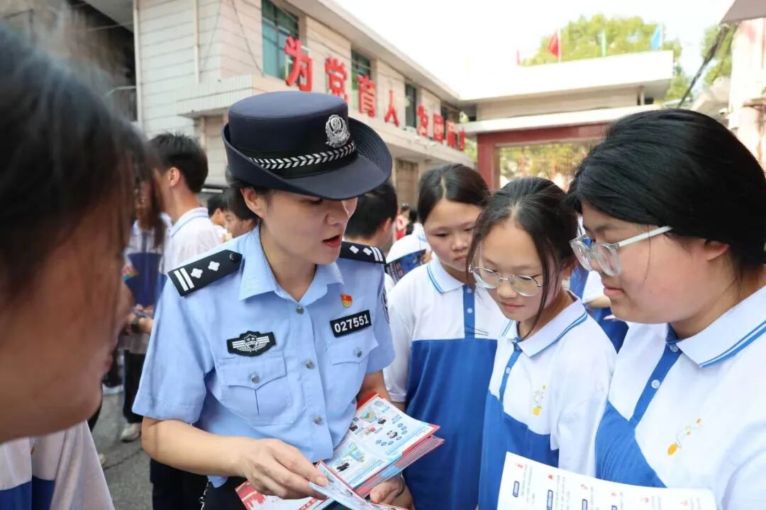 寻找“最美基层民警”③|唐艳:巾帼亮剑无形战场,丹心捍卫网络清朗