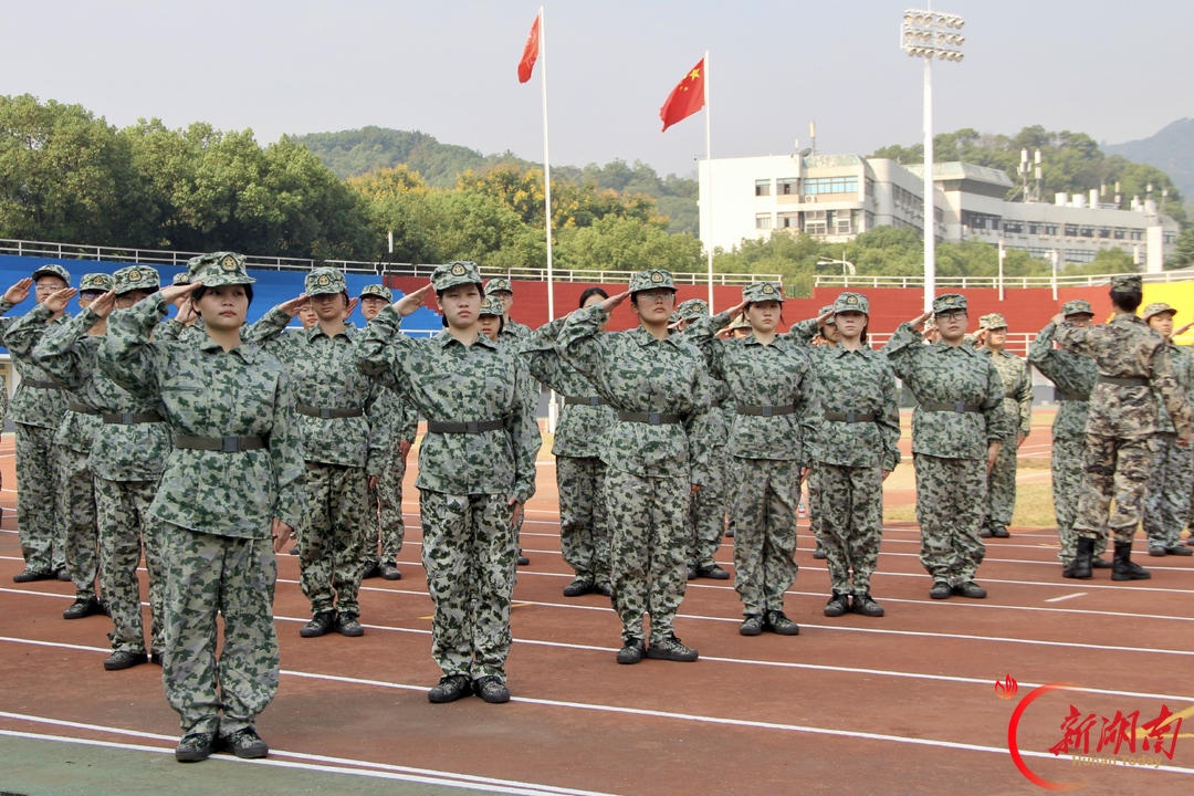 青春正步走丨骄阳铸我青云骨,迷彩铺陈序章诗