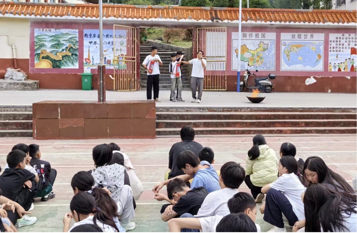 新田县城东中学开展消防演练