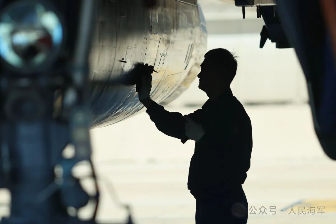 砺剑海天!直击海军跨昼夜飞行训练现场