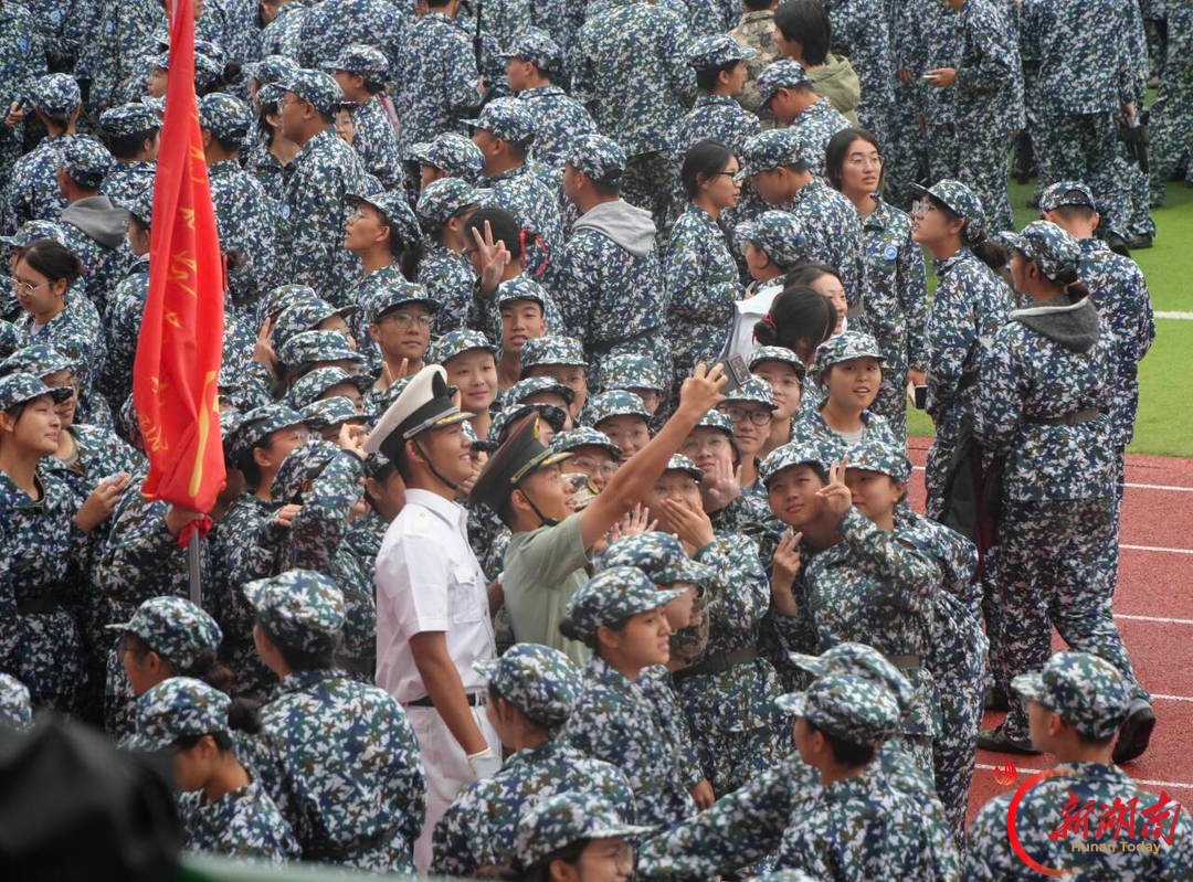 青春正步走丨快门里的十四天:记录属于2026级的青春加冕礼