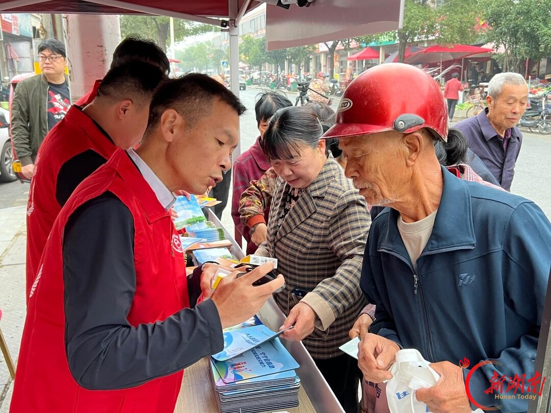 红背包送科普!第十届地灾防治公益行动走进湘乡