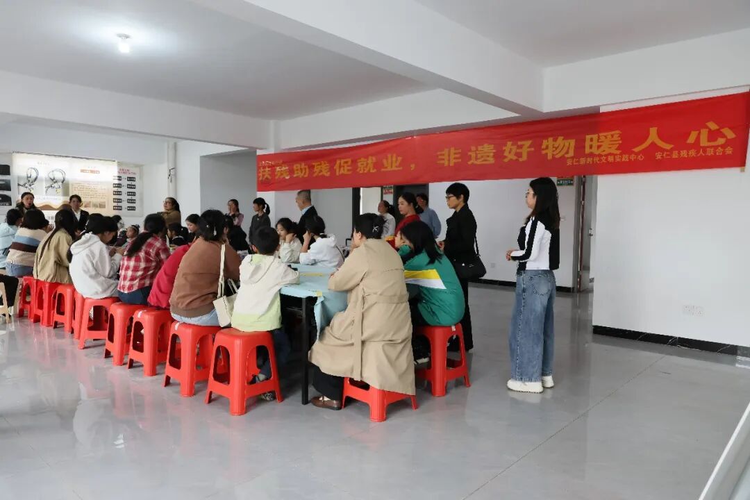 安仁县举办“锦绣非遗 温暖同行”亲子手工助残公益活动