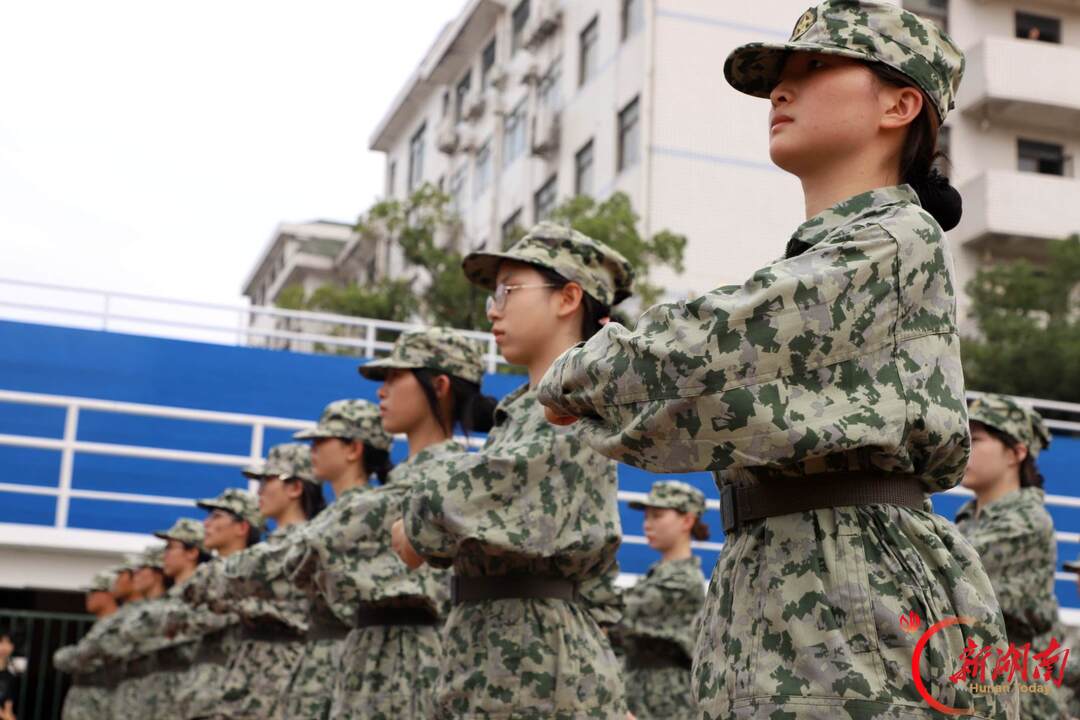 青春正步走丨迷彩之下,青春正步向前