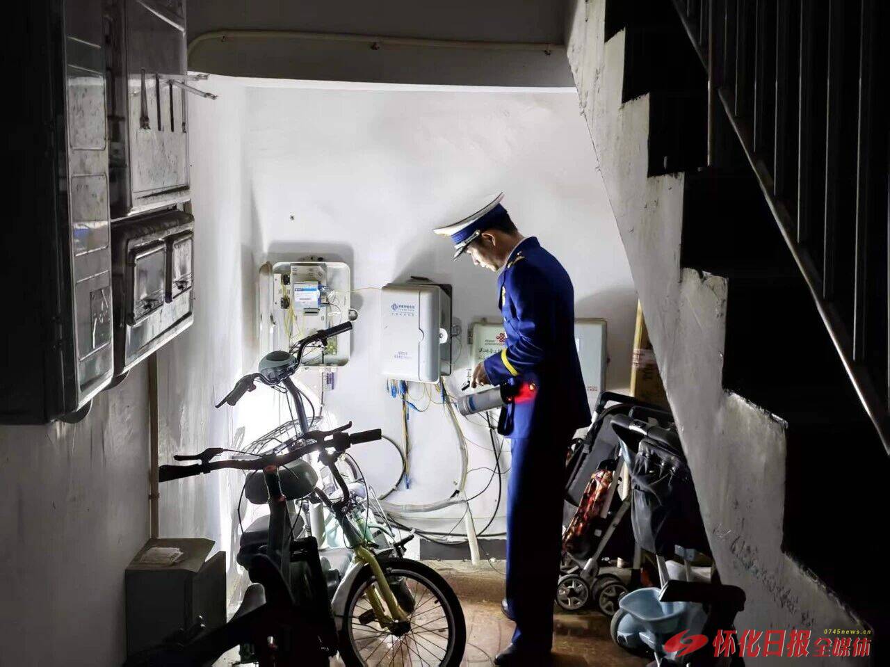 织密夜间防火网 怀化市开展消防安全集中夜查行动