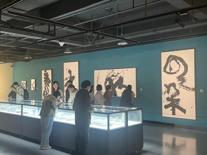特稿|指云相赠,墨上花开!三对父女书法联展里的家风叙事