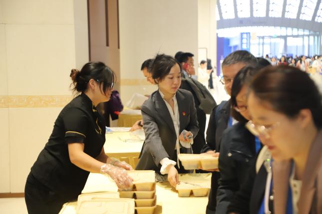党旗领航微实践 志愿护航儿科盛会——会展公司一支部党员圆满完成中华医学会儿科大会志愿服务
