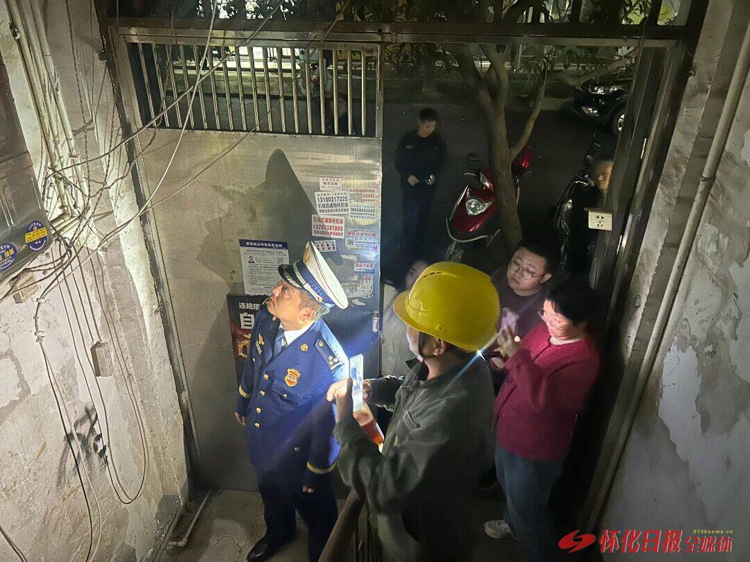 织密夜间防火网 怀化市开展消防安全集中夜查行动