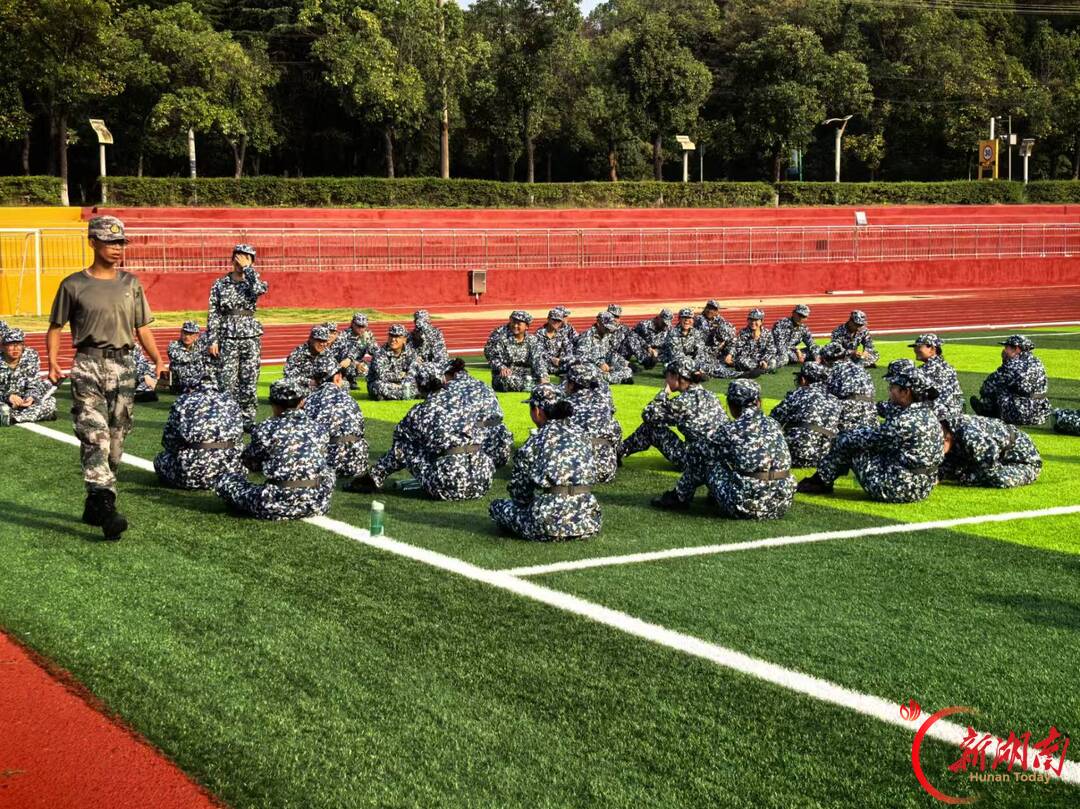 青春正步走丨戎装淬少年 相伴赴新程