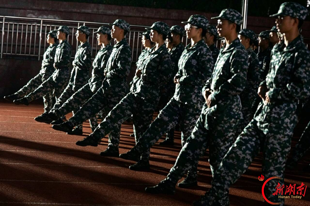 青春正步走丨快门里的十四天:记录属于2026级的青春加冕礼