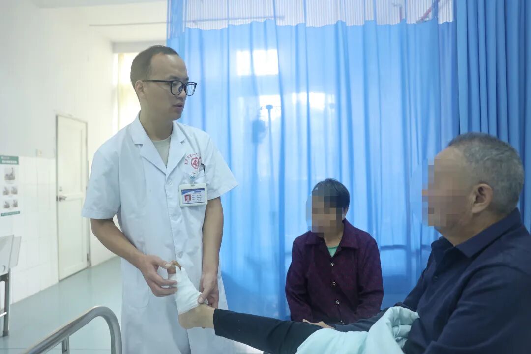 “奋斗者”石书熠:为手足“绣花”,铺就康复之路