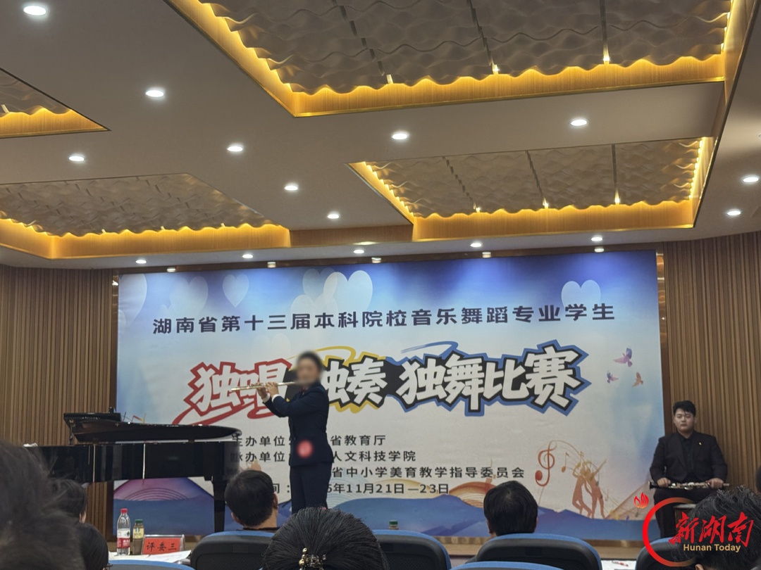 琴声为媒，他把耐心留给每一个走得慢的学生