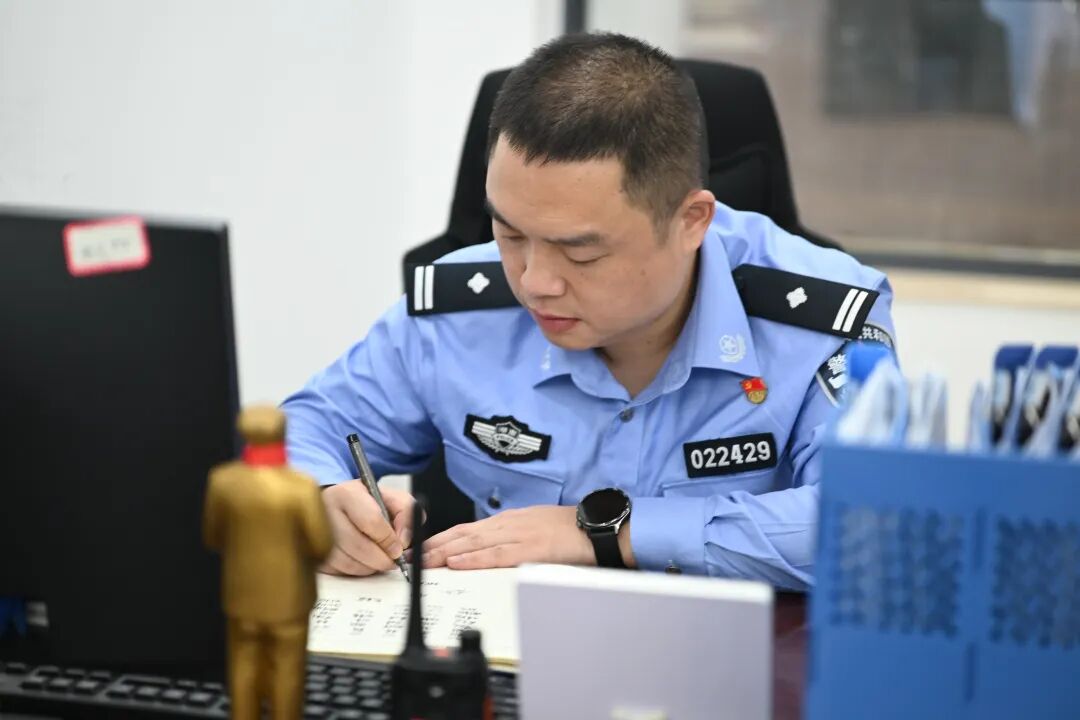 寻找“最美基层民警”⑤|李岳:砺剑刑侦担使命,披甲攻坚守平安