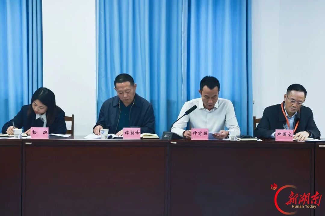 市公共资源交易中心组织青年干部集中学习研讨《公共资源交易中心招标投标现场管理暂行办法》